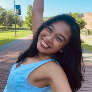 Meet your Posher, Adrianne